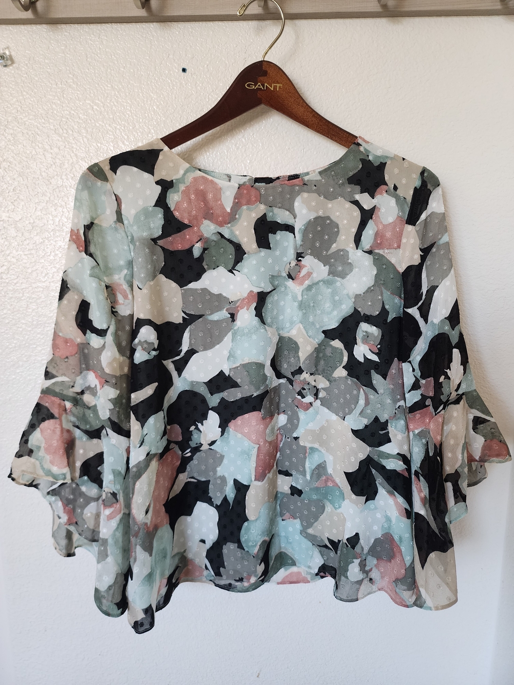 NWT Kasper Floral Textured Bell Sleeve Blouse M $69